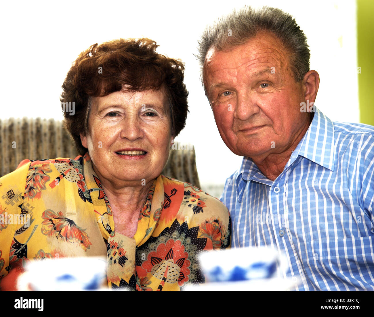 Gerne älteres Paar im Haus Stockfoto