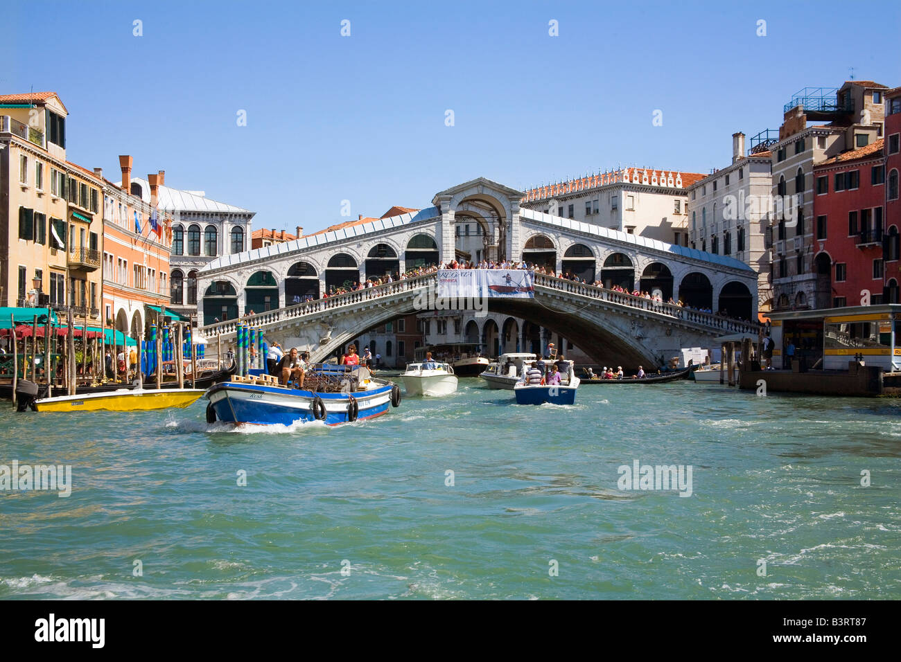 Die Rialto-Brücke in Venedig Italien Stockfoto