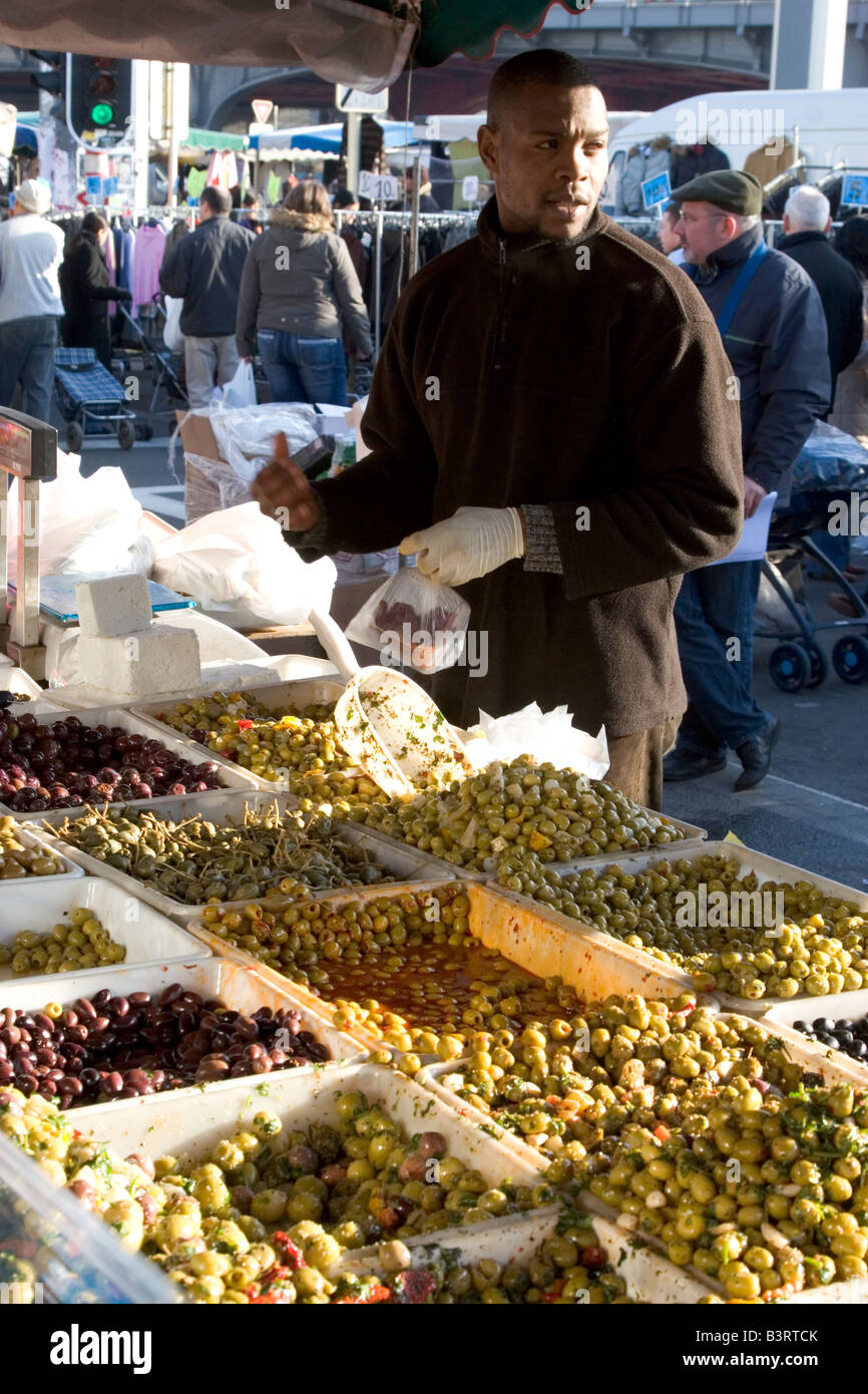 Ein hellen Morgen um MIDI-Markt, einem von Europas größten Märkte unter freiem Himmel statt jeden Sonntag in der Nähe von Gare du Midi in Brüssel Belgien Stockfoto