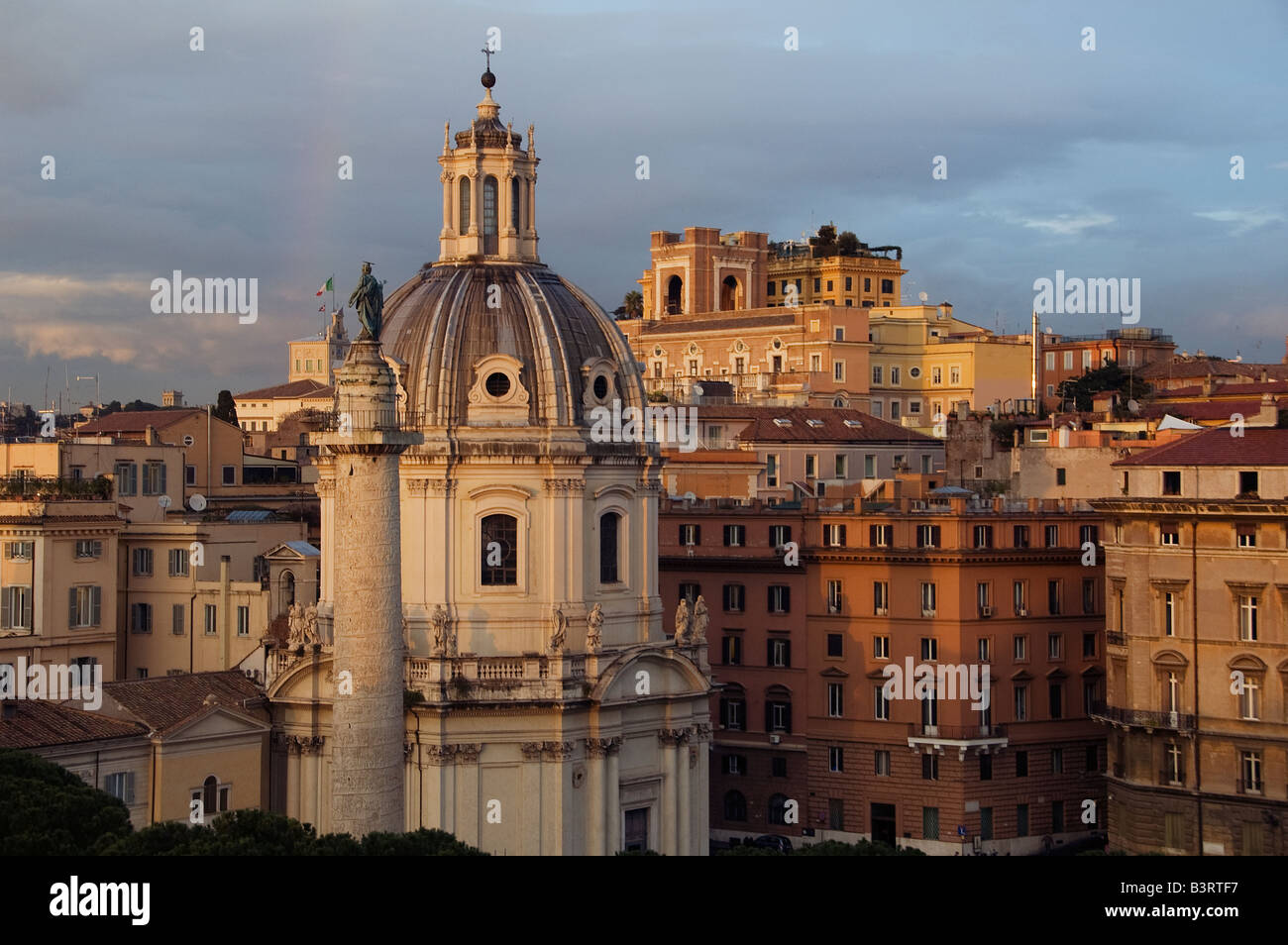 Blick auf Saint Luca und Martina Church aus dem kapitolinischen Hügel, Rom Italien Stockfoto