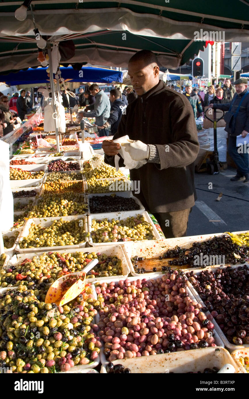 Ein hellen Morgen um MIDI-Markt, einem von Europas größten Märkte unter freiem Himmel statt jeden Sonntag in der Nähe von Gare du Midi in Brüssel Belgien Stockfoto