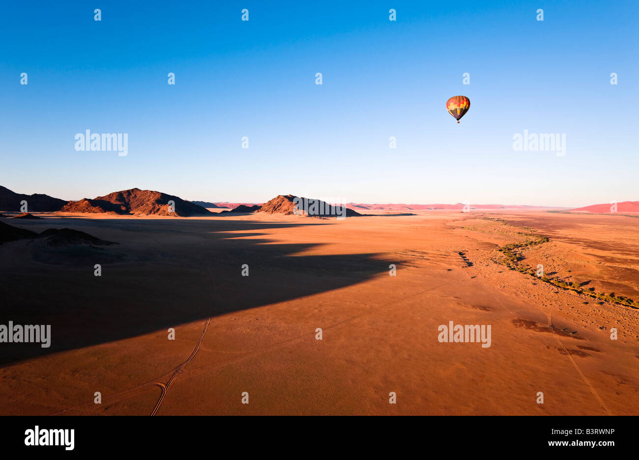 Heißluft-Ballon über Naukluft Park, Namibia, Afrika Stockfoto