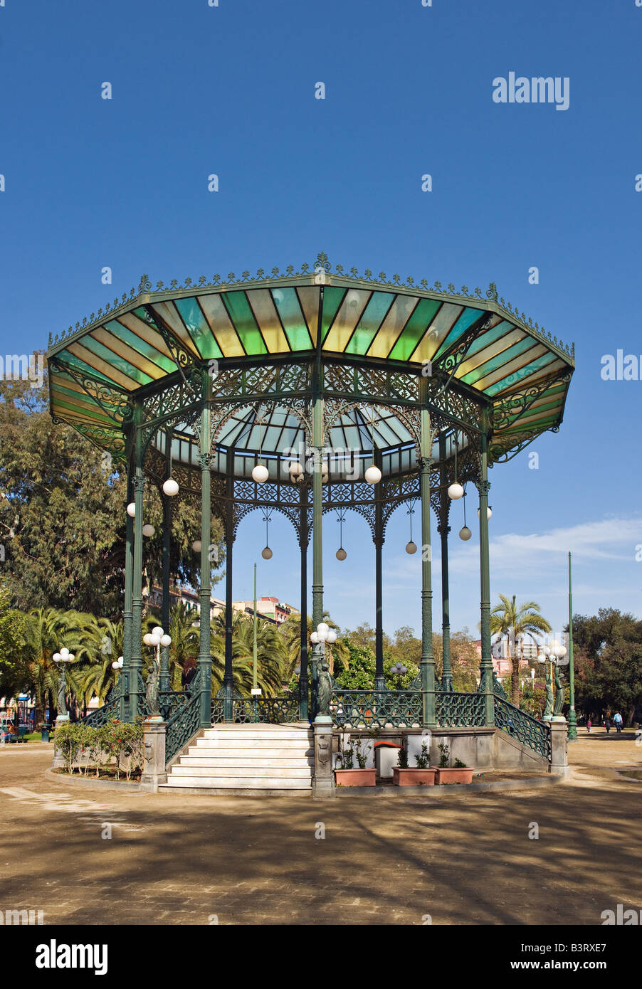 Pergola im Park der Villa Comunale, Neapel, Italien Stockfoto