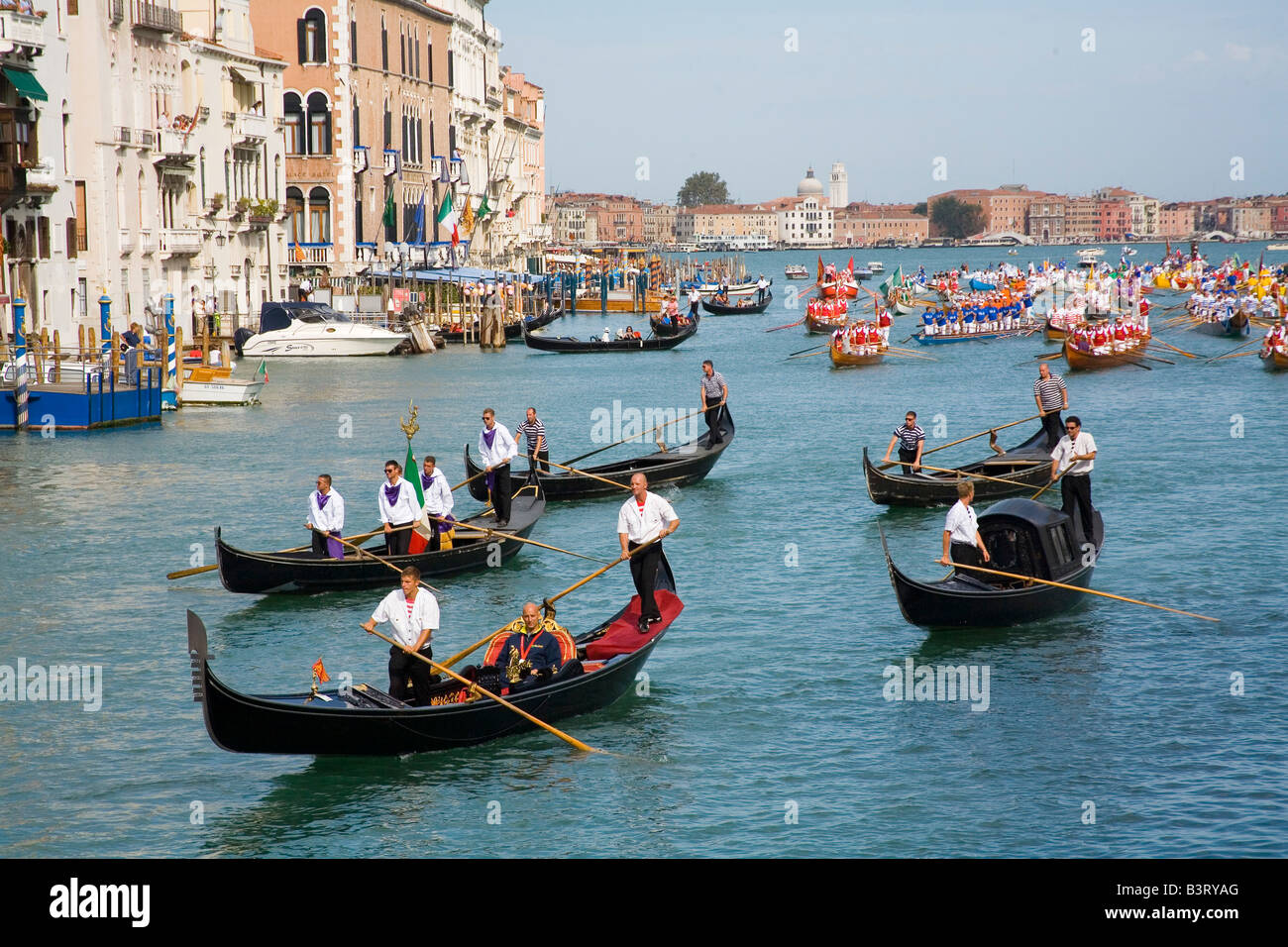 Gondeln auf dem Canal Grande in Venedig für die historische Regatta führt legen jedes Jahr im September Stockfoto
