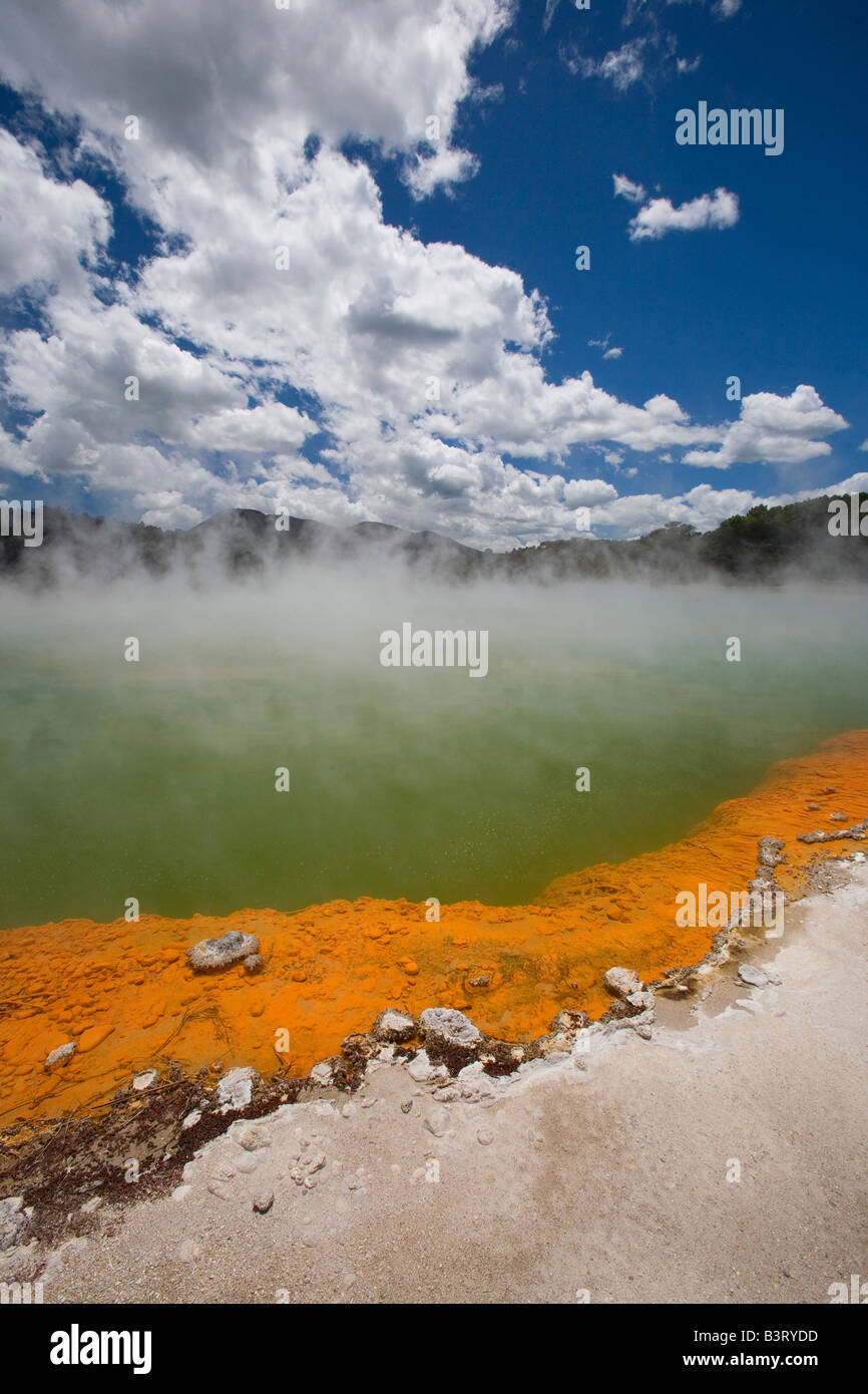 Champagne Pool an geothermischer Standort, Wai-O-Tapu Thermal Wonderland auf Nordinsel von Neuseeland Stockfoto