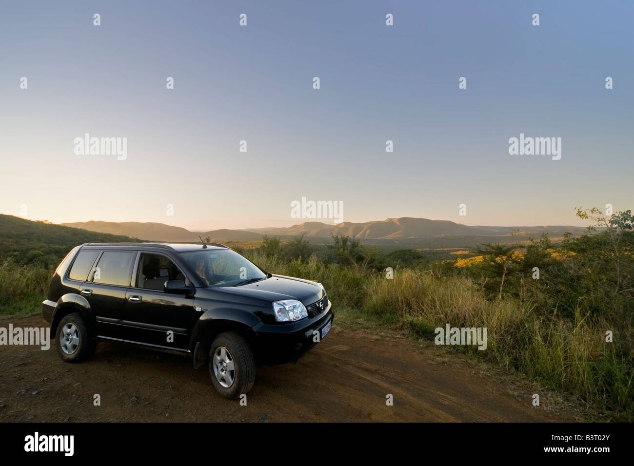 Auto vor einer afrikanischen Landschaft Stockfoto