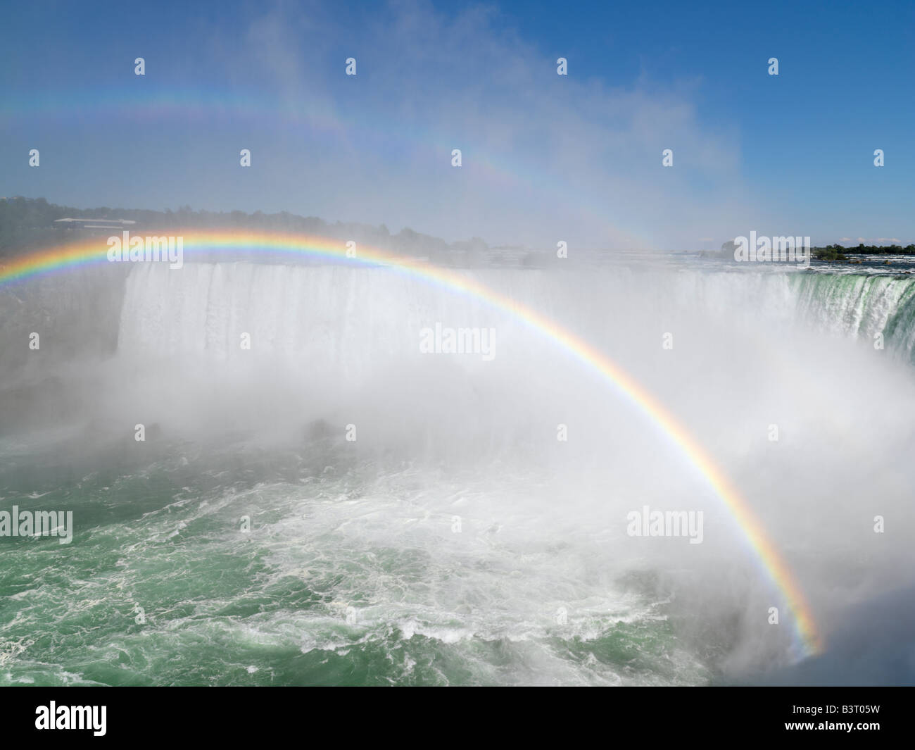 Kanada, Ontario, Niagara Falls, Kanada fällt mit einem doppelten Regenbogen Stockfoto