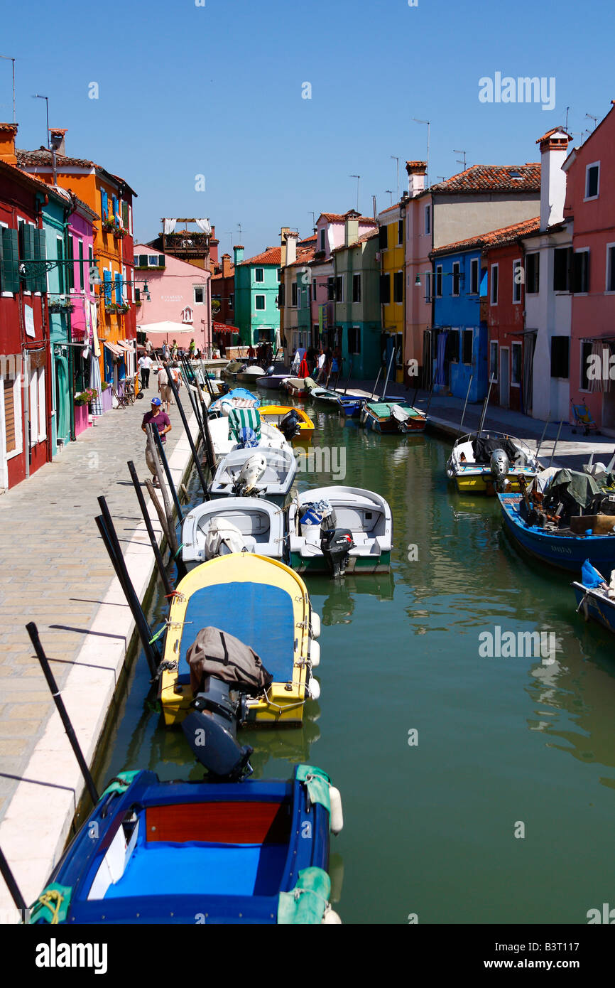 Bunte Häuser von Burano, zusammen mit den Kanälen. Venedig (Venezia), Italien (Italia) Stockfoto