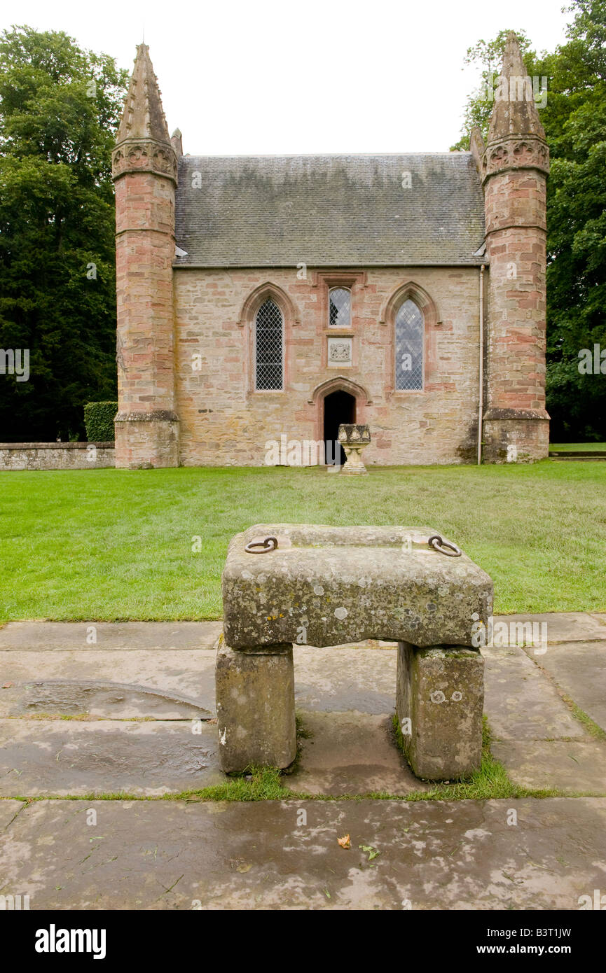 Stone of Destiny und presbyterianischen Kapelle am Moot Hill auf dem Gelände des Scone Palace Perthshire Schottland Stockfoto