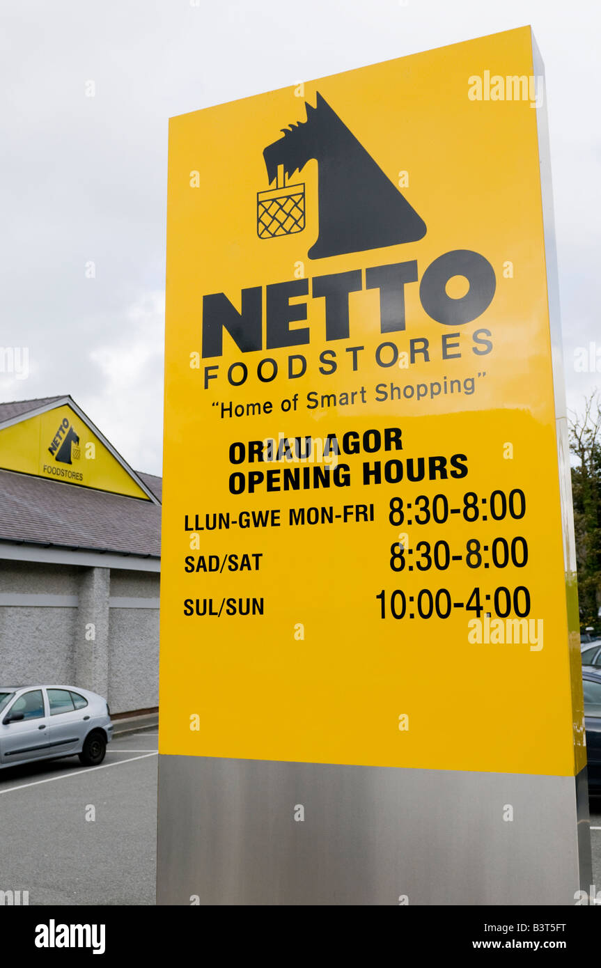Netto billige Rabatt Lebensmittel außen Caernarfon Wales UK Stockfoto