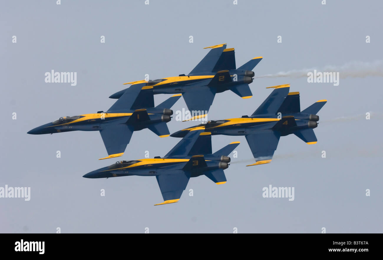 Boeing F/A-18 Jets der US Navy Blue Angels Flight Demonstration Team führen Sie an ihrer Basis Sommer NAS Pensacola, Florida. Stockfoto