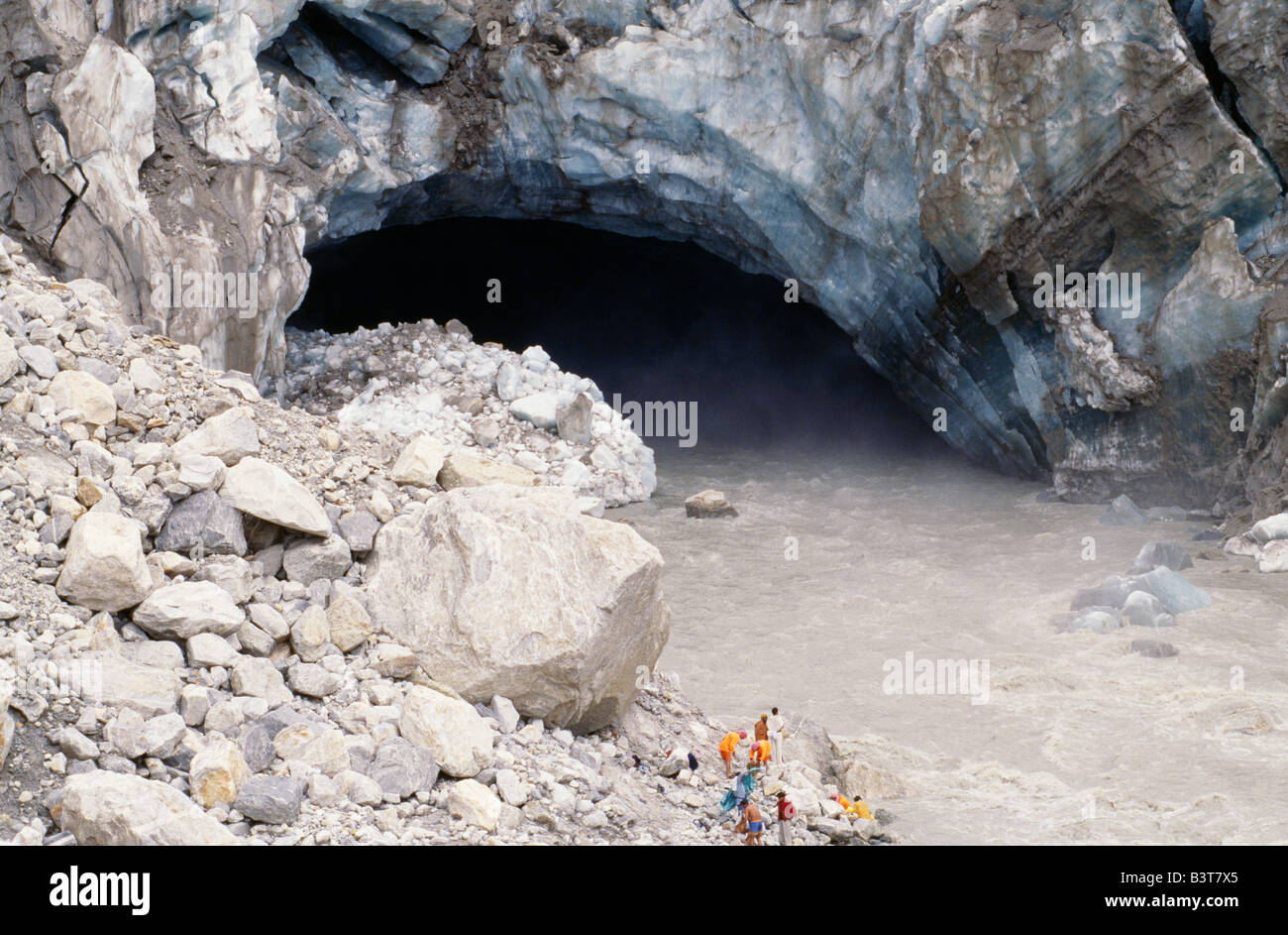 Indien, Garhwal Himalaya Gaumakh 3890m. Hindu-Pilger an der Quelle des Ganges Stockfoto