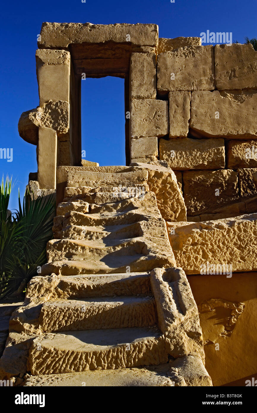 Treppe und Tür-Rahmen, Tempel von Karnak, befindet sich am modernen Tag Luxor oder antike Theben, Ägypten Stockfoto