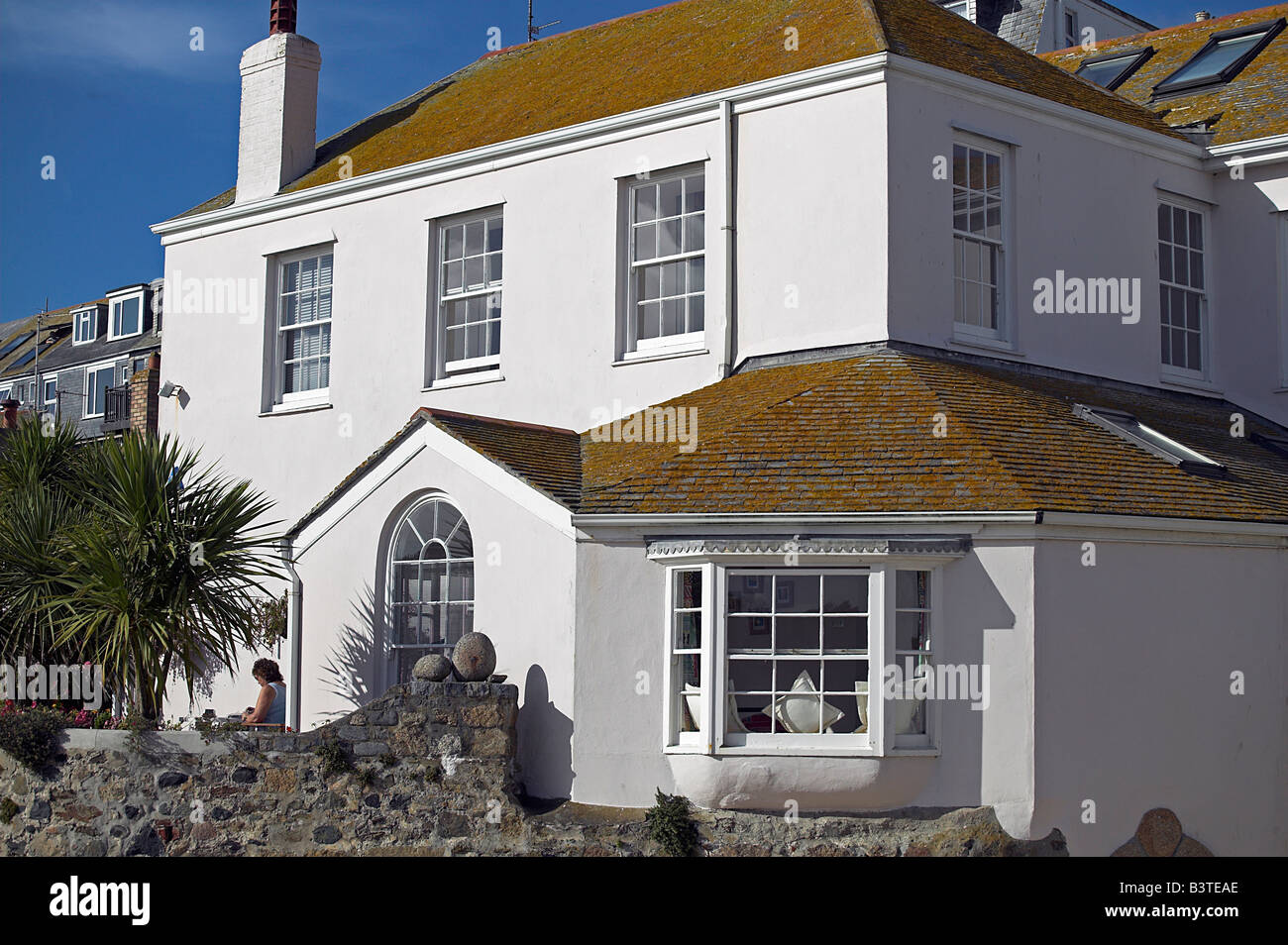 Ein großes Haus an der Uferpromenade in St. Ives, Cornwall, England. Stockfoto