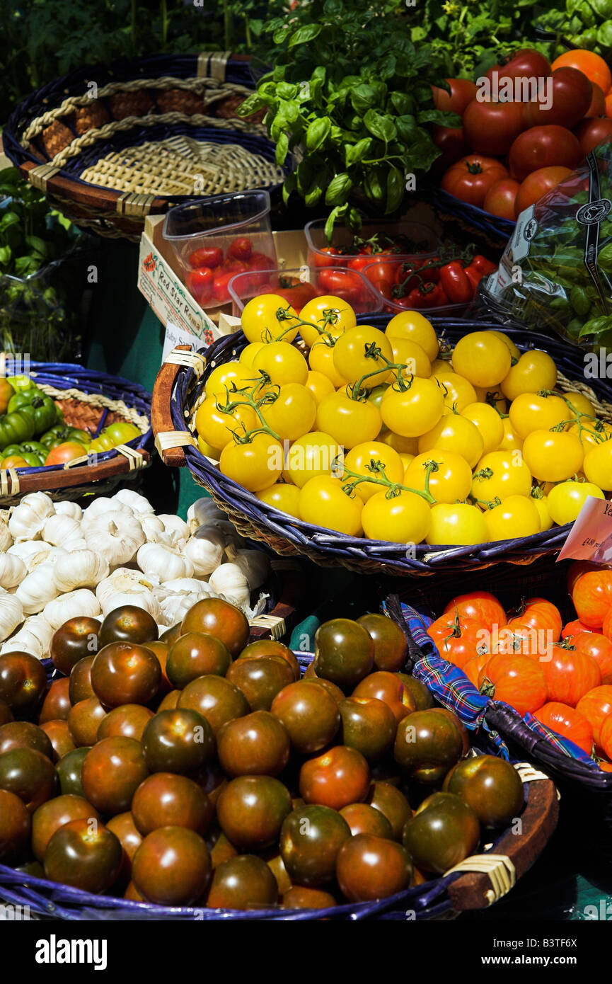 England, London, frisches Obst und Gemüse zu verkaufen in Borough Market. Aufzeichnungen über den Markt gehen zurück bis zu AD1014, Stockfoto