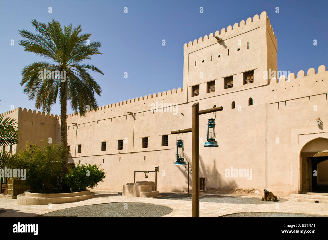 Oman, westlichen Hajar-Gebirge, Nizwa. Fort, außen Stockfoto