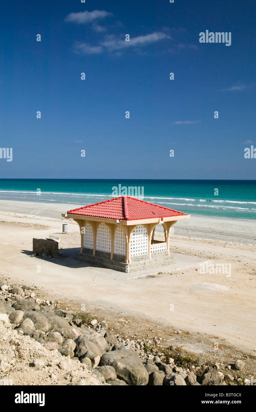 Oman, Region Dhofar, Al Mughsail. Strandhütte auf Al Mughsail Beach Stockfoto