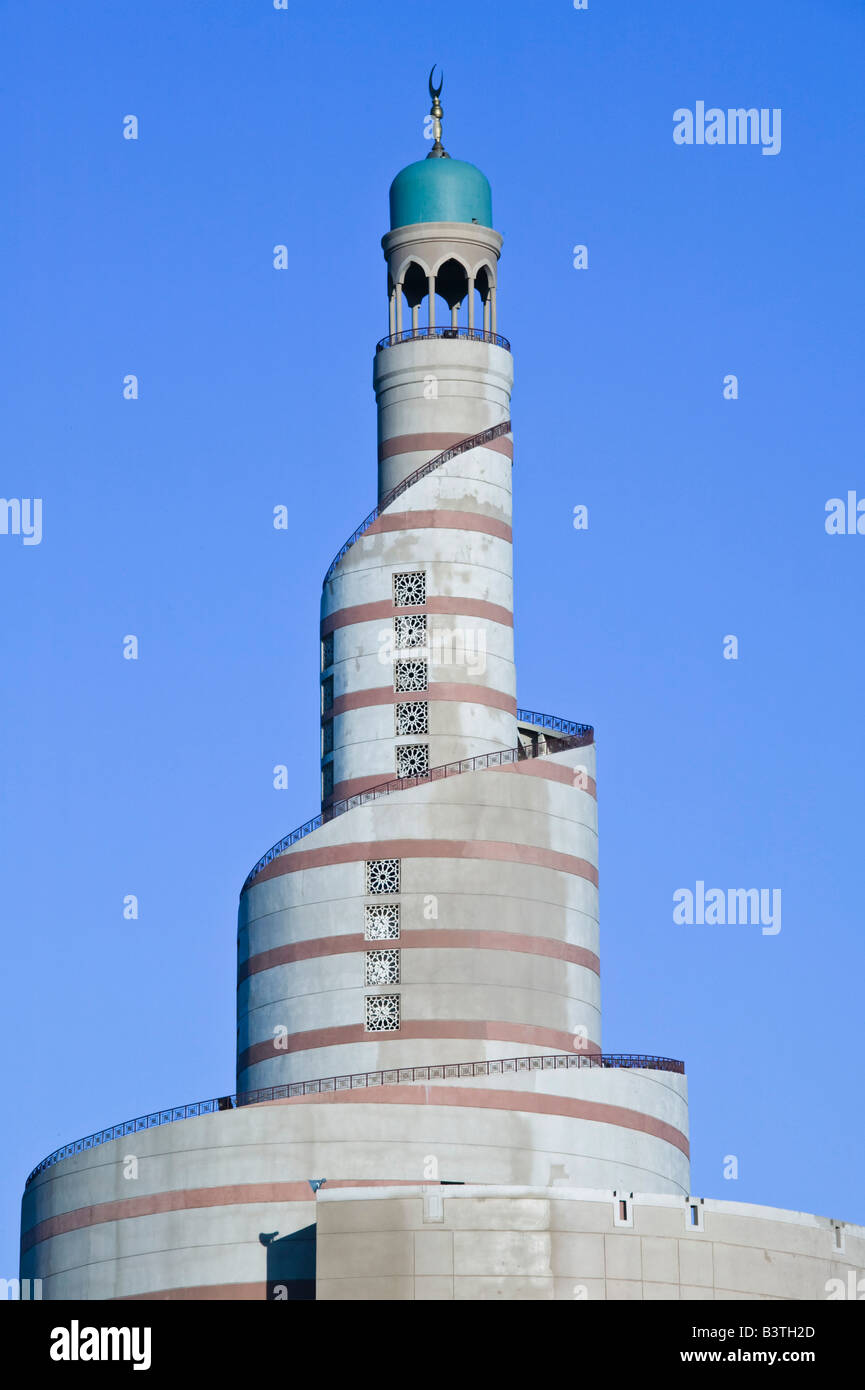 Katar, Ad-Dawhah, Doha. KDF (Kassem Darwish Fakhroo) islamischen Center Tower / späten Nachmittag Stockfoto