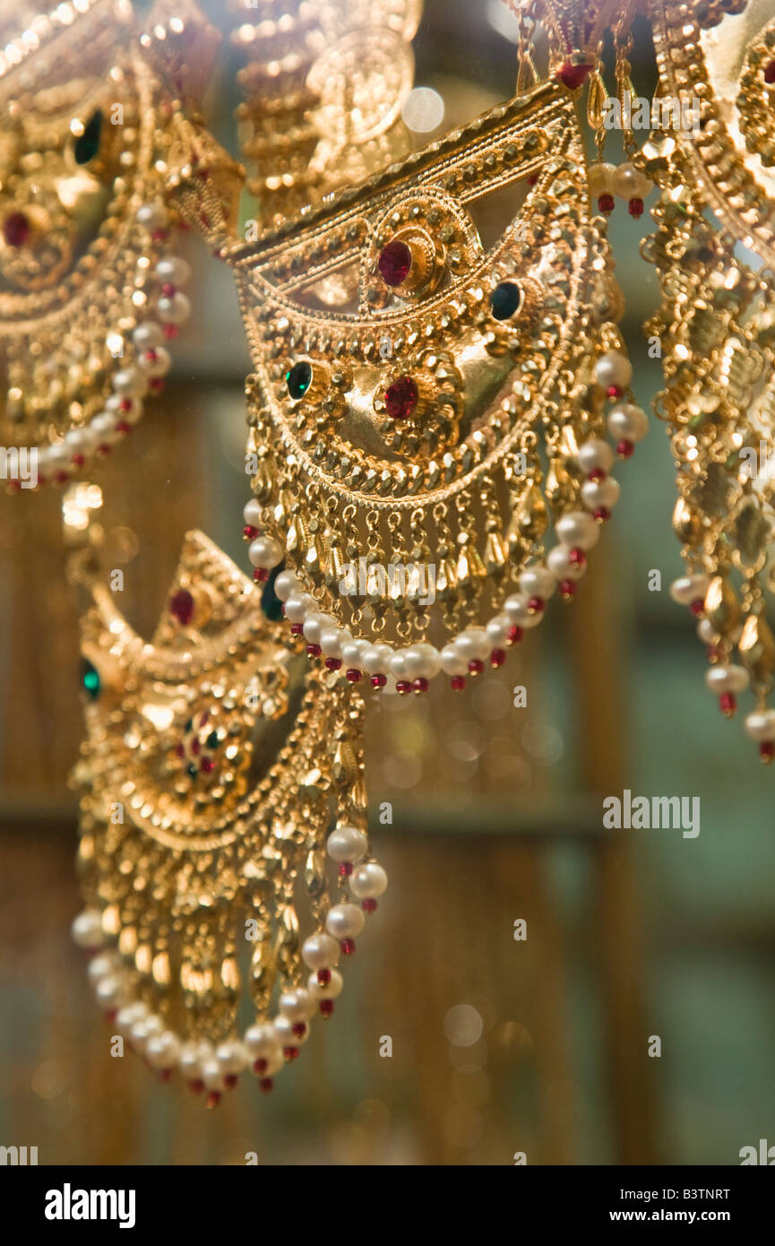 Vereinigte Arabische Emirate, Dubai, Deira. Deira Gold Souk / Markt / Gold Halsketten Stockfoto