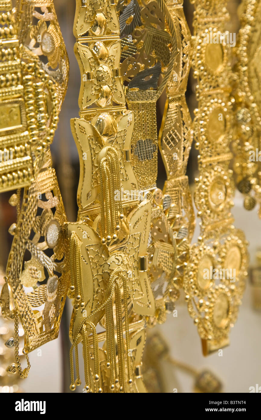 Vereinigte Arabische Emirate, Dubai, Deira. Deira Gold Souk / Markt / Gold Halsketten Stockfoto