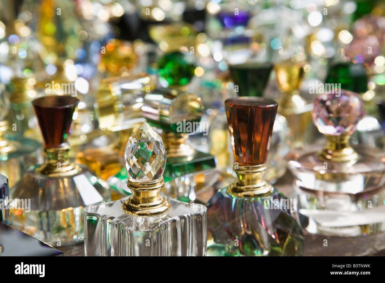 Vereinigte Arabische Emirate, Dubai, Umm Suqeim. Madinat Jumeirah Komplex-arabische Parfüm-Flaschen einkaufen Stockfoto