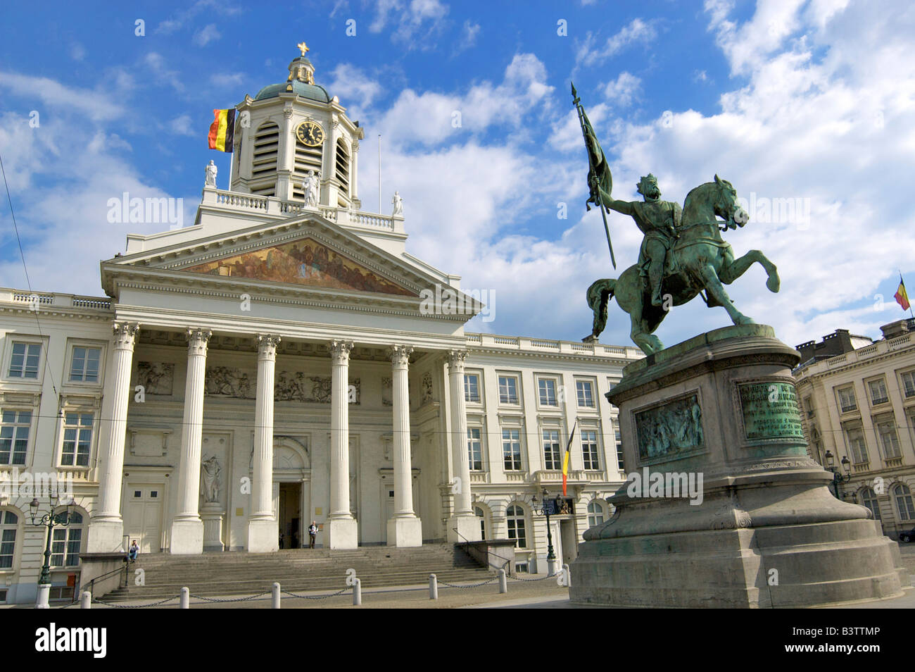 Europa, Belgien, Brüssel-Hauptregion, Brüssel, Eglise St. Jacques Sur-Coudenberg und Statue der englische von Bouillon Stockfoto