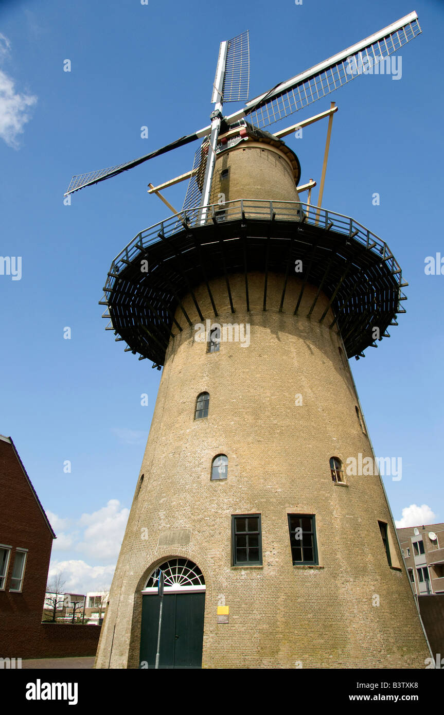 Niederlande (aka Holland), Dordrecht. Älteste Stadt in Holland. Historische Windmühle, Fietsroutenetwerk, ca. 1713. Stockfoto