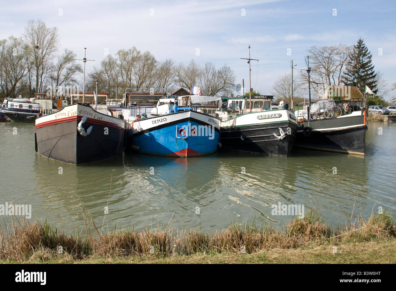 Historischen Lastkähne im Hafen von St Symphorien Sur Saône verschoben wird Stockfoto