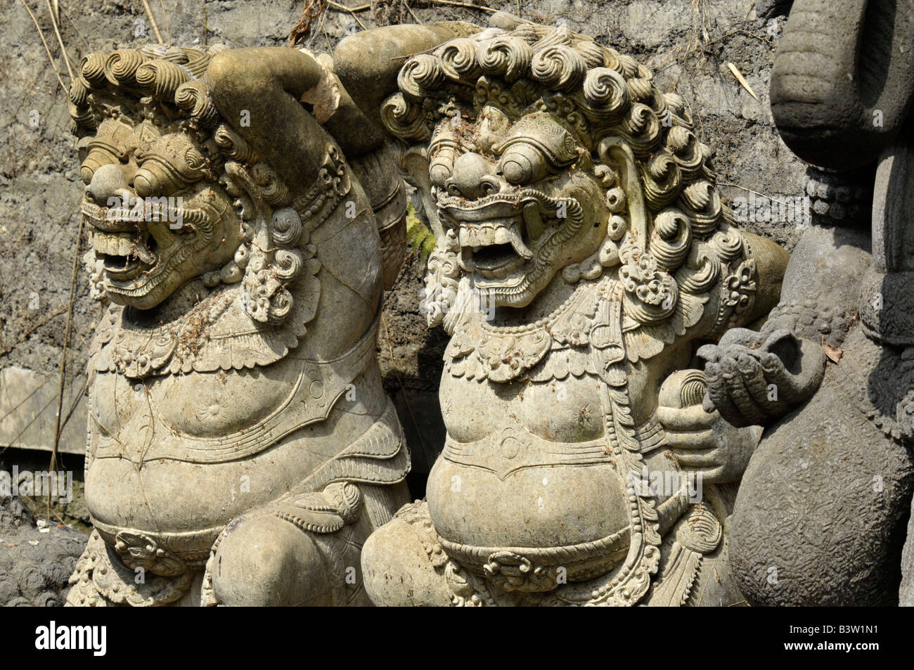 Balinesische Stein Guardian Skulptur, Dorf Tempel, Ubud, Insel von Bali, Indonesien Stockfoto