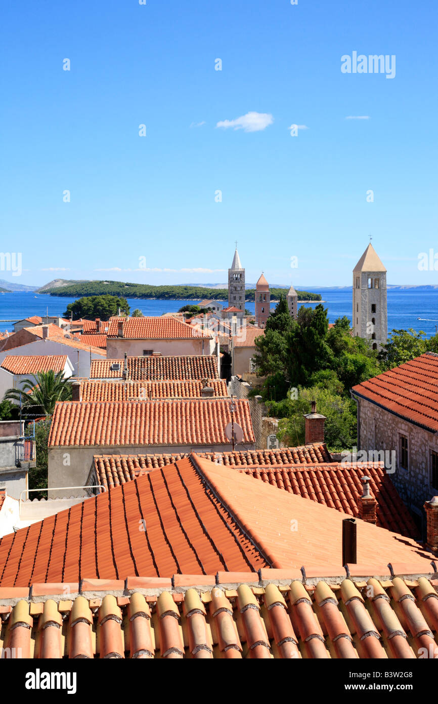 Dächer und Kirchtürme der alten Stadt Rab, Kroatien, Osteuropa Stockfoto