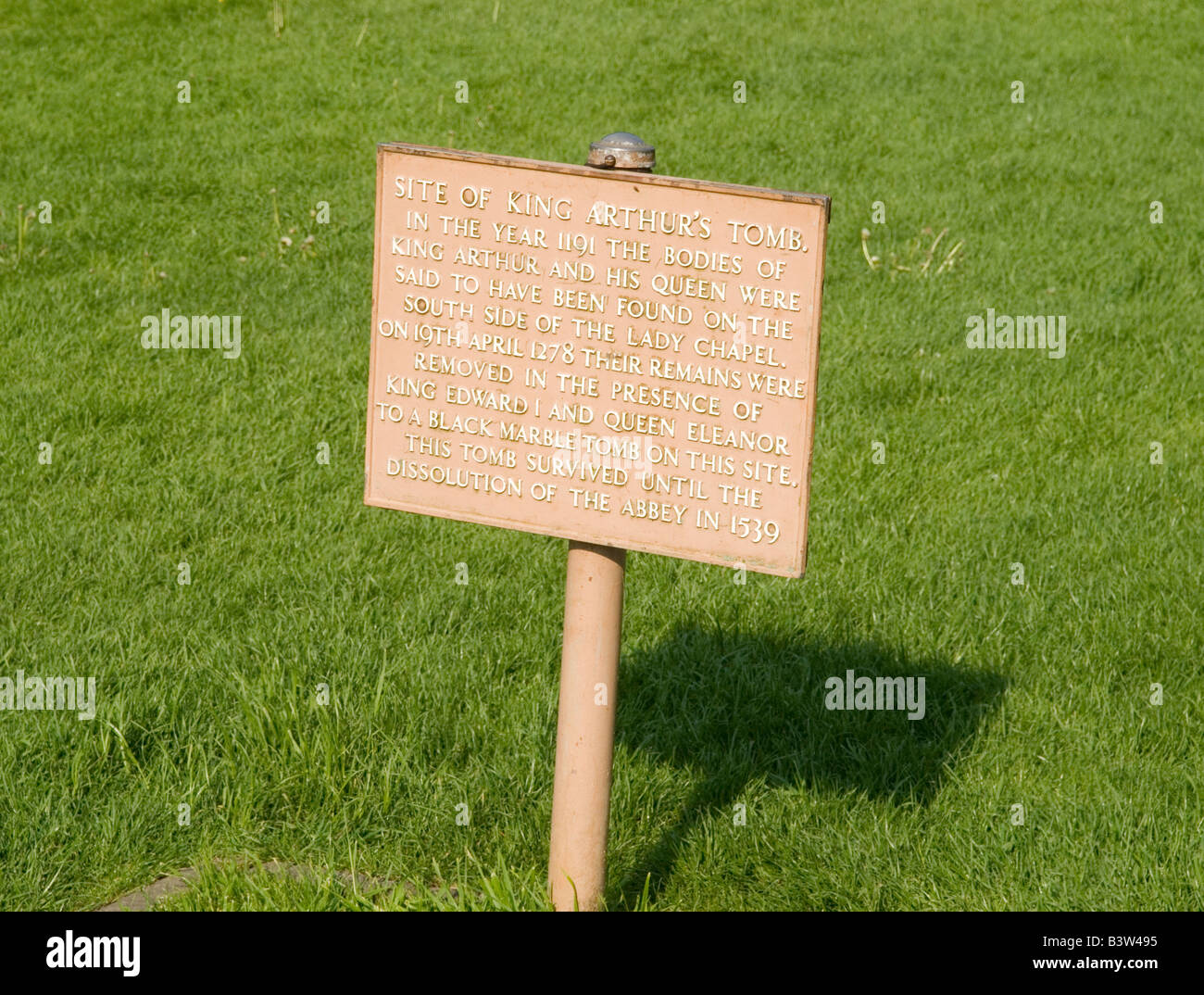 König Arthurs Grab auf dem Gelände der Abtei von Glastonbury, Somerset England UK Stockfoto