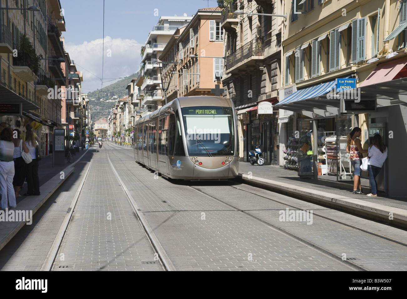 Nizza moderne vorwiegend schöne moderne Straßenbahn Stockfoto