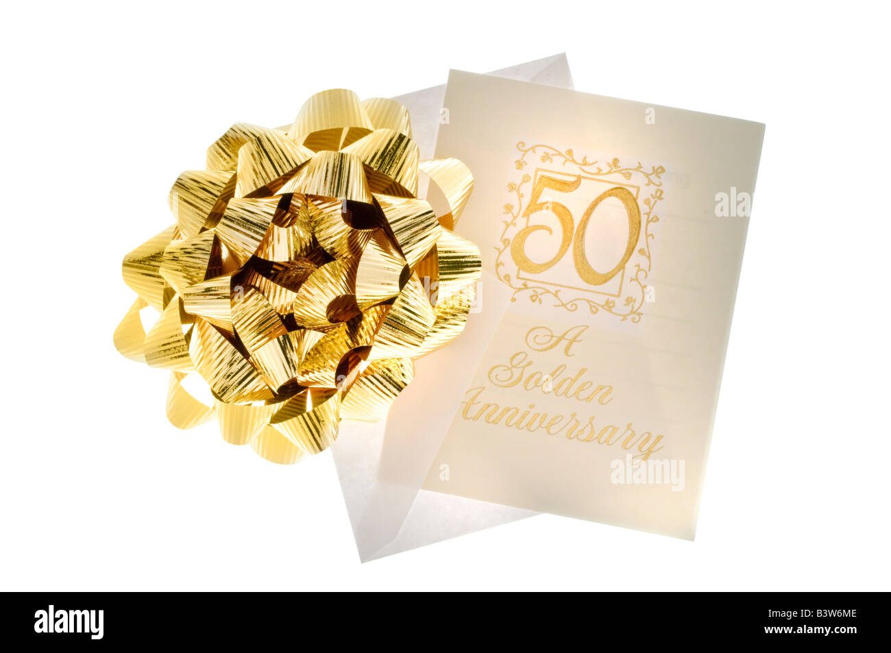 50. Geburtstag Karte mit Umschlag und gold Bug Stockfoto