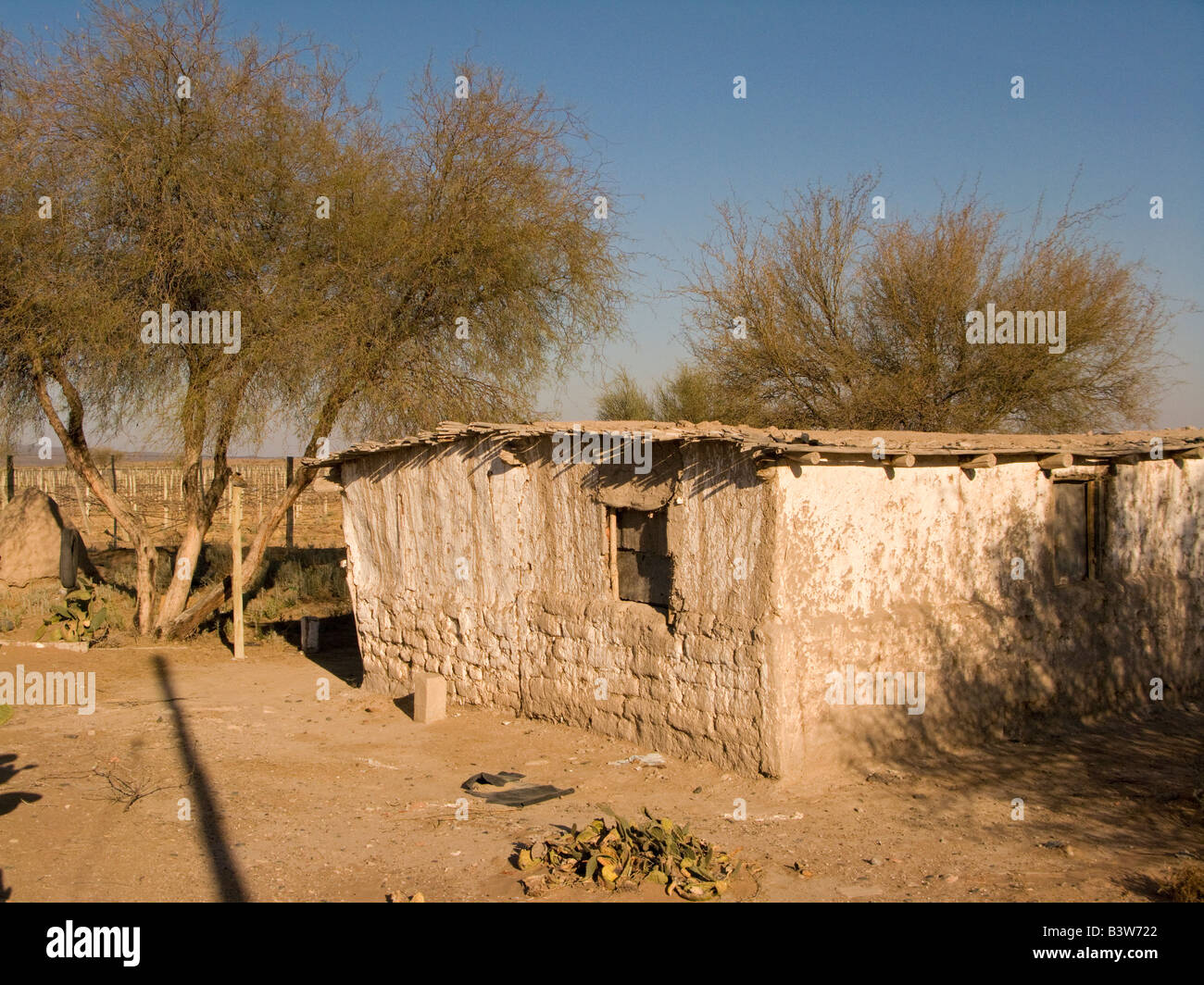 Kleine Einsame Hutte In Der Wuste Von San Juan Argentinien Stockfotografie Alamy