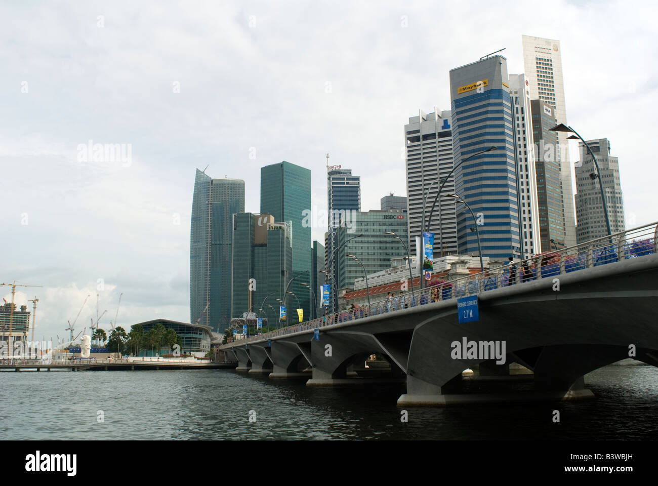 Esplanade Drive Brücke, Teil der Singapore F1 Circuit ist der beliebteste Sehenswürdigkeiten für Touristen in Singapur Stockfoto