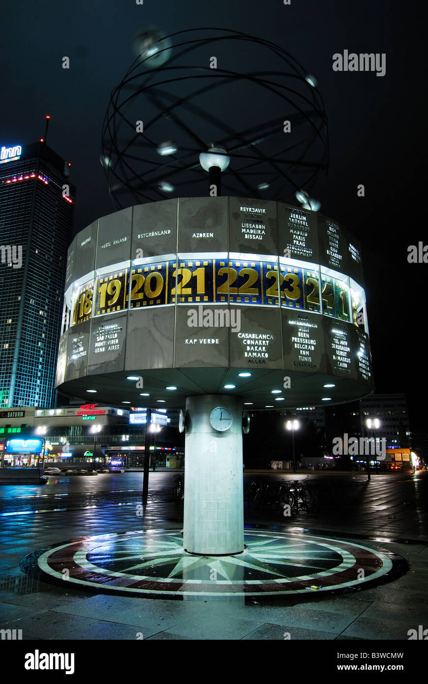 Worldtimeclock im alex in berlin, mitte, Nighlife Berlin, Stockfoto