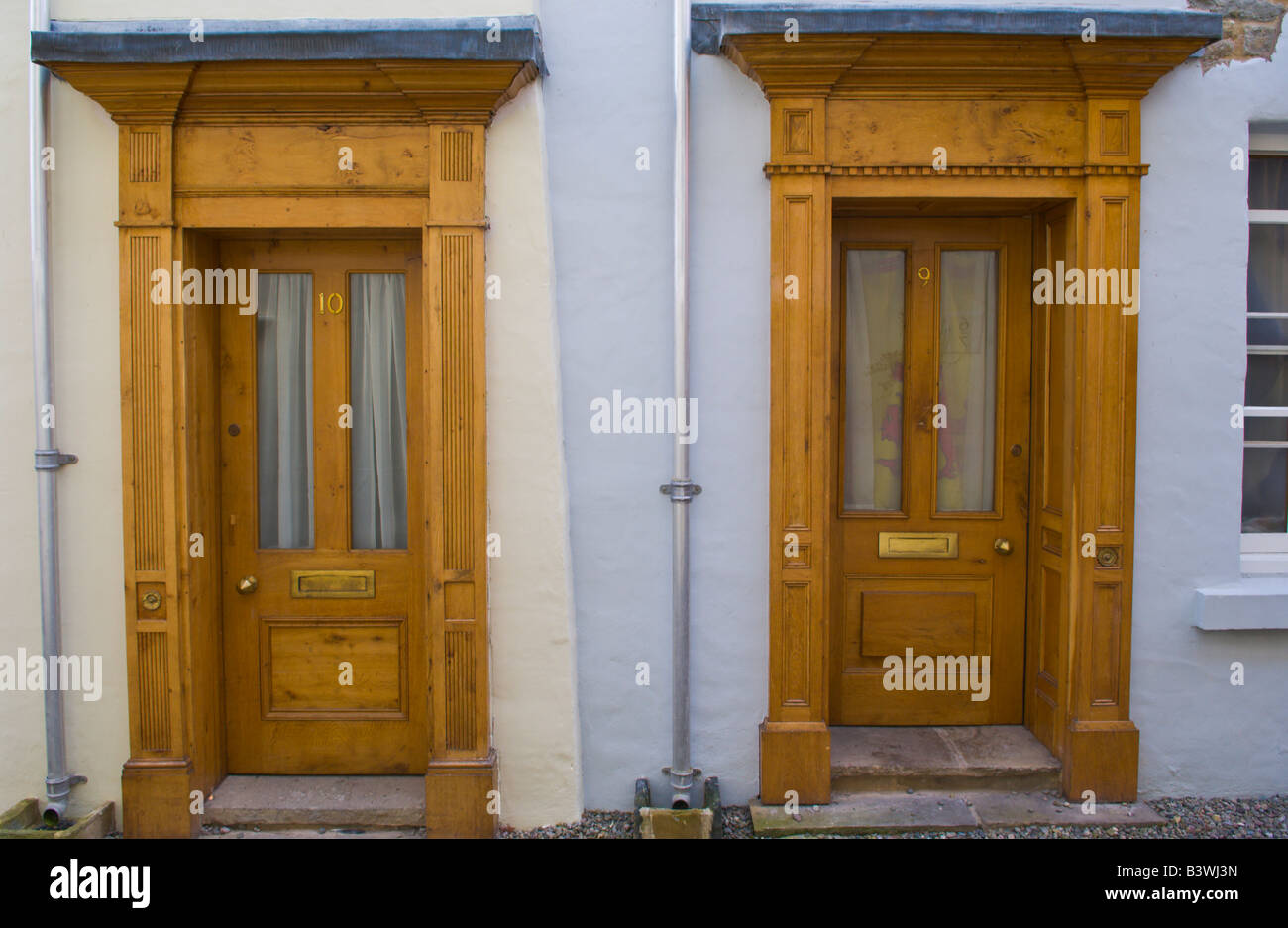 Neuen verglasten Front Türen und Zargen auf renovierte Stadthäuser in Ludlow Shropshire England UK Stockfoto