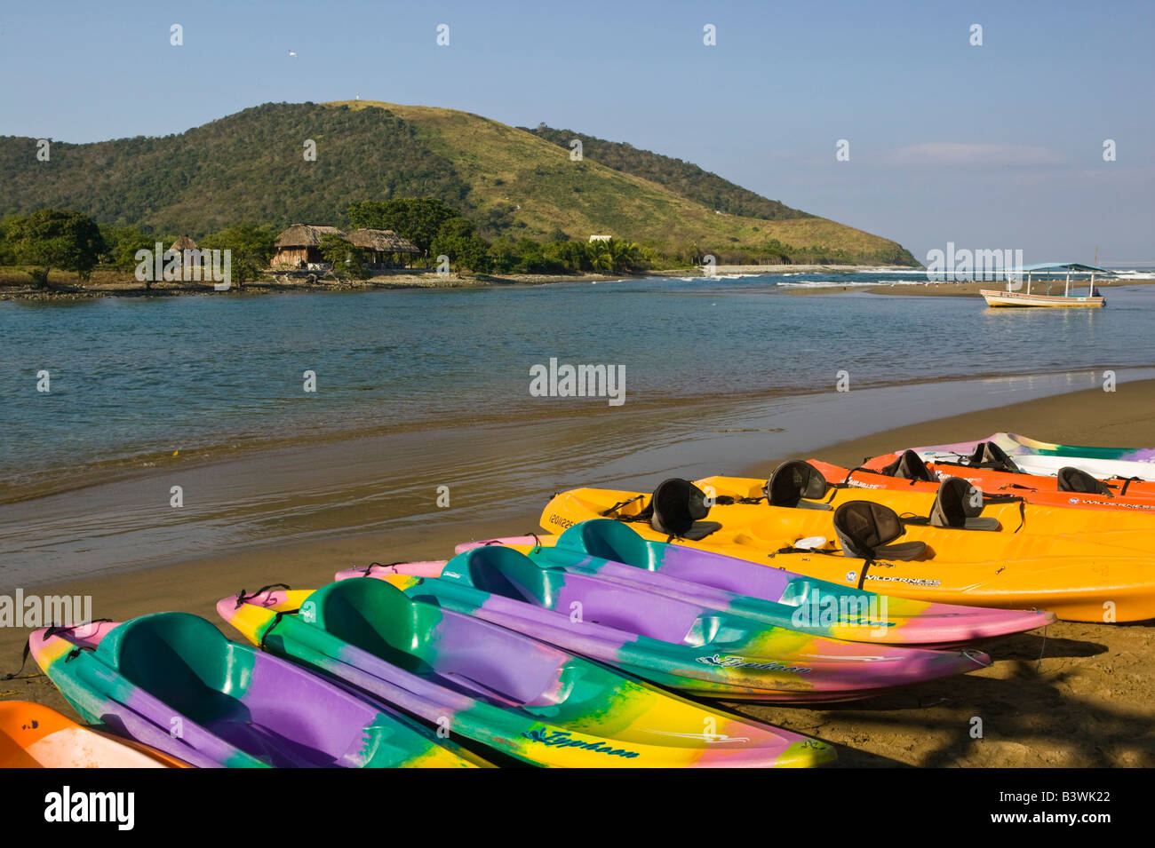 Mexiko, Guerrero, Barra de Potosi. Kajaks Stockfoto