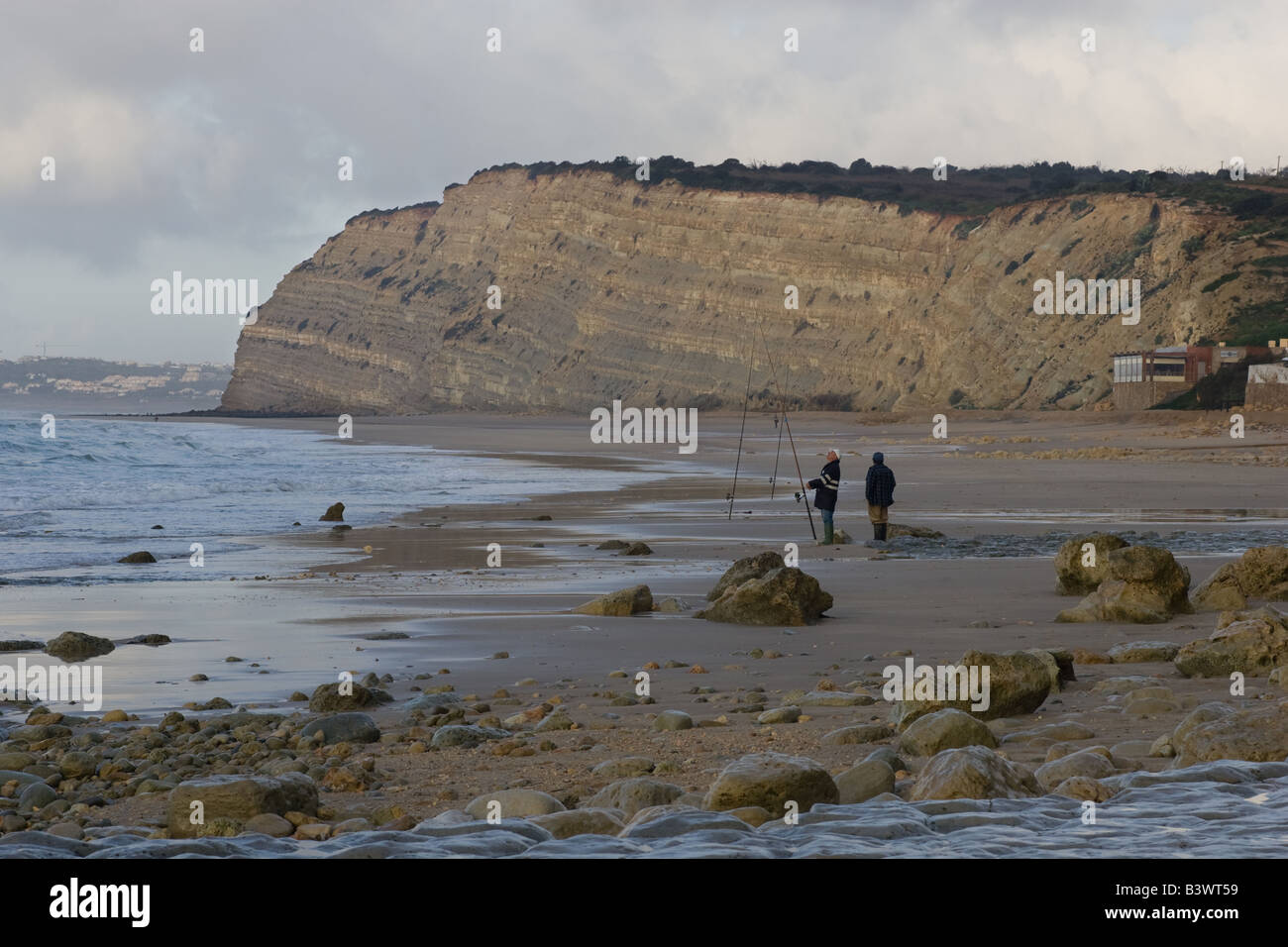 Fischer am Strand. Lagos, Portugal. Stockfoto