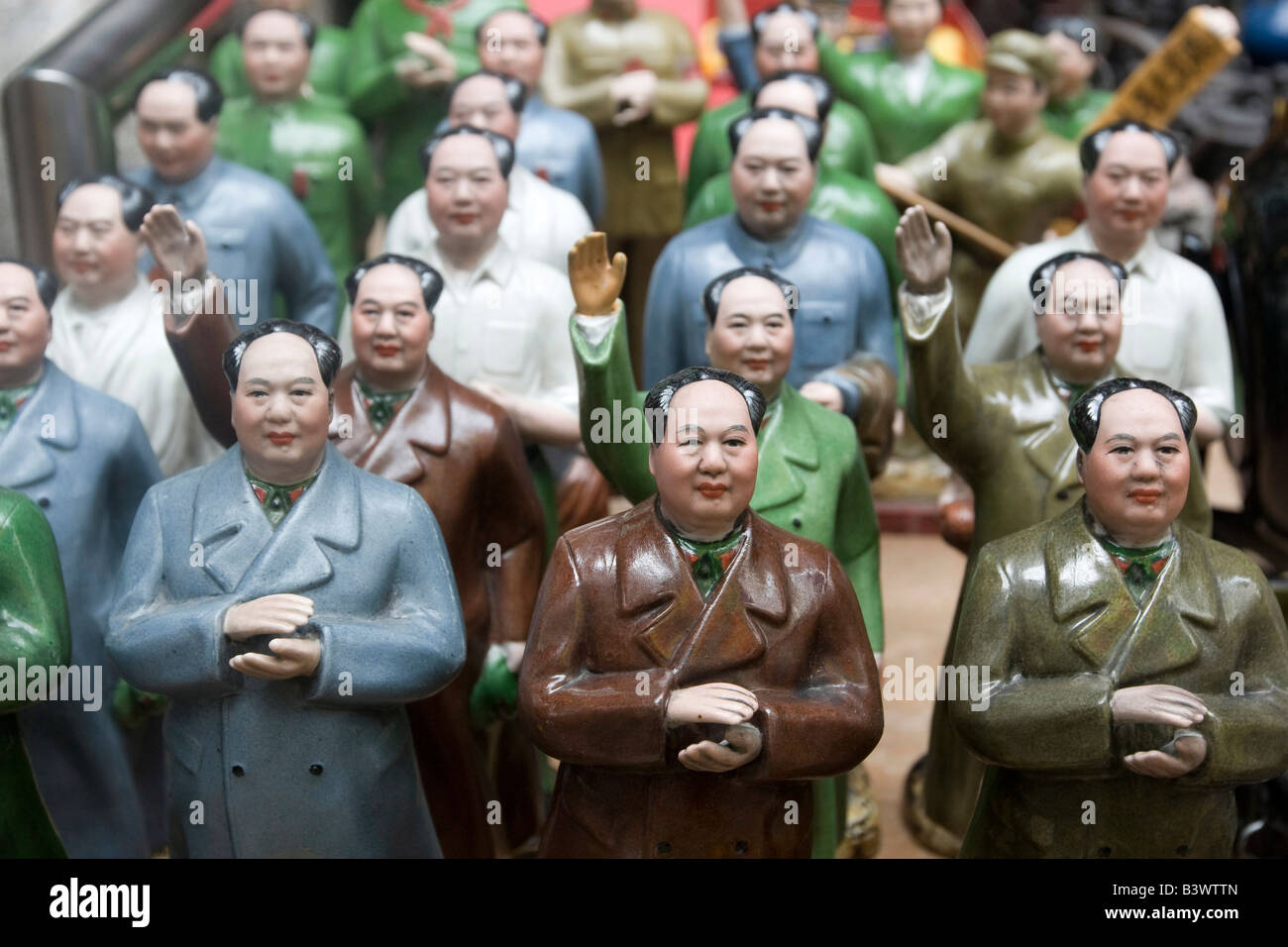 Vorsitzender Mao-Statuen in einem Marktstand Stockfoto