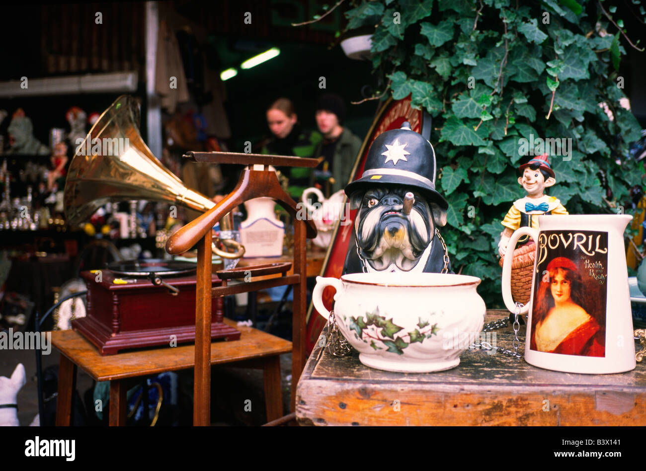 4. Oktober 2003 - Carboot Verkauf an Camden Lock in London. Stockfoto