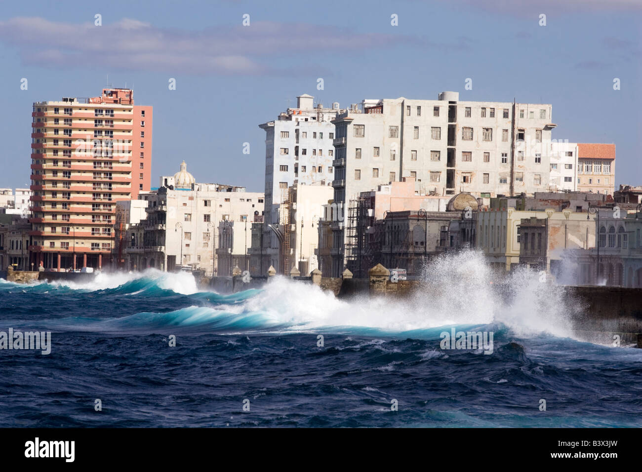 Wellen brechen auf Melacon. Havanna. Kuba. Stockfoto