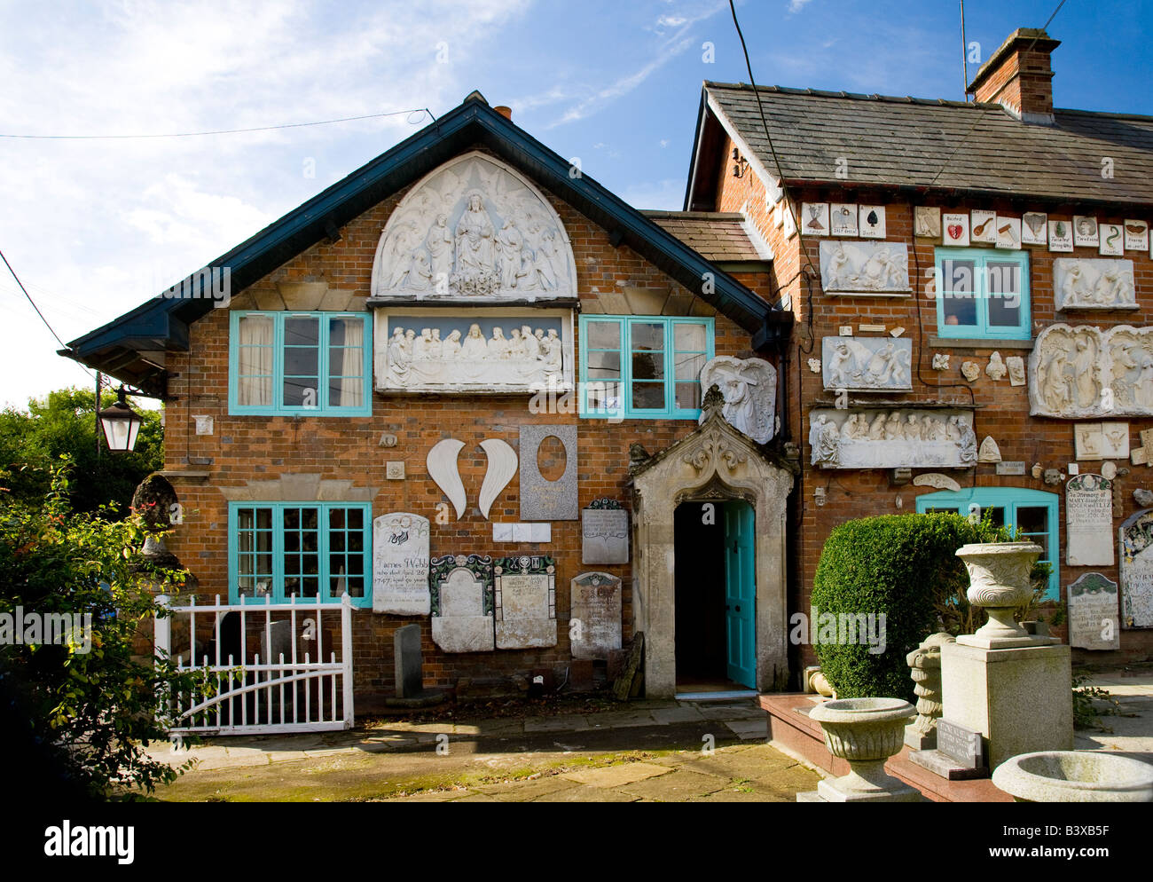 Lloyds ist der Steinmetz an großes Bedwyn, Wiltshire, England, Großbritannien, UK Stockfoto