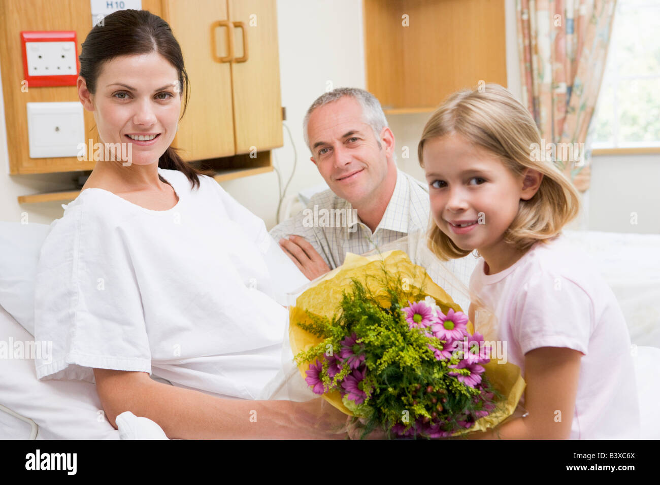 Mutter Im Krankenhaus Vater Muss Arbeiten www.alamy.de