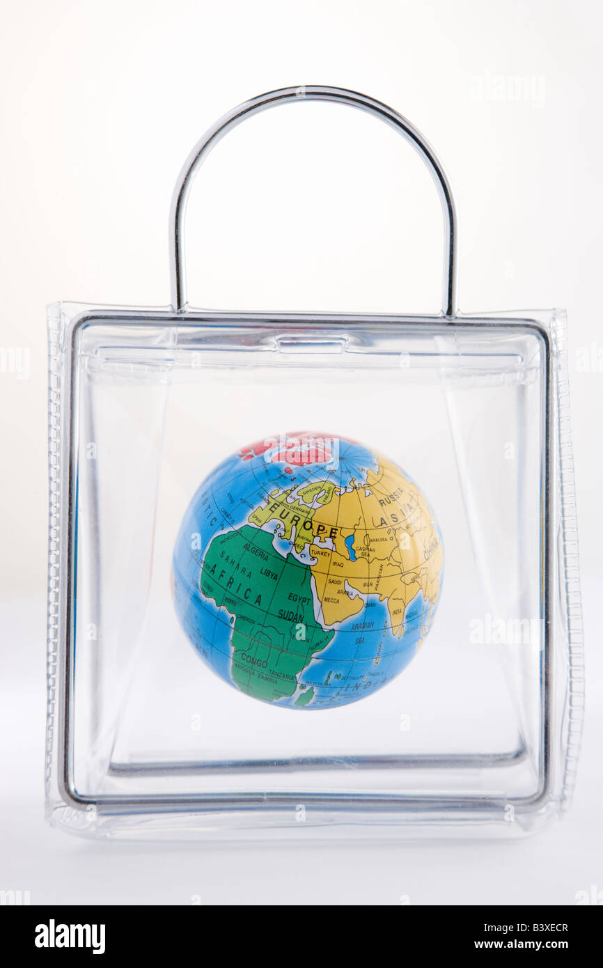 Globus In einem Plastikbeutel Stockfoto