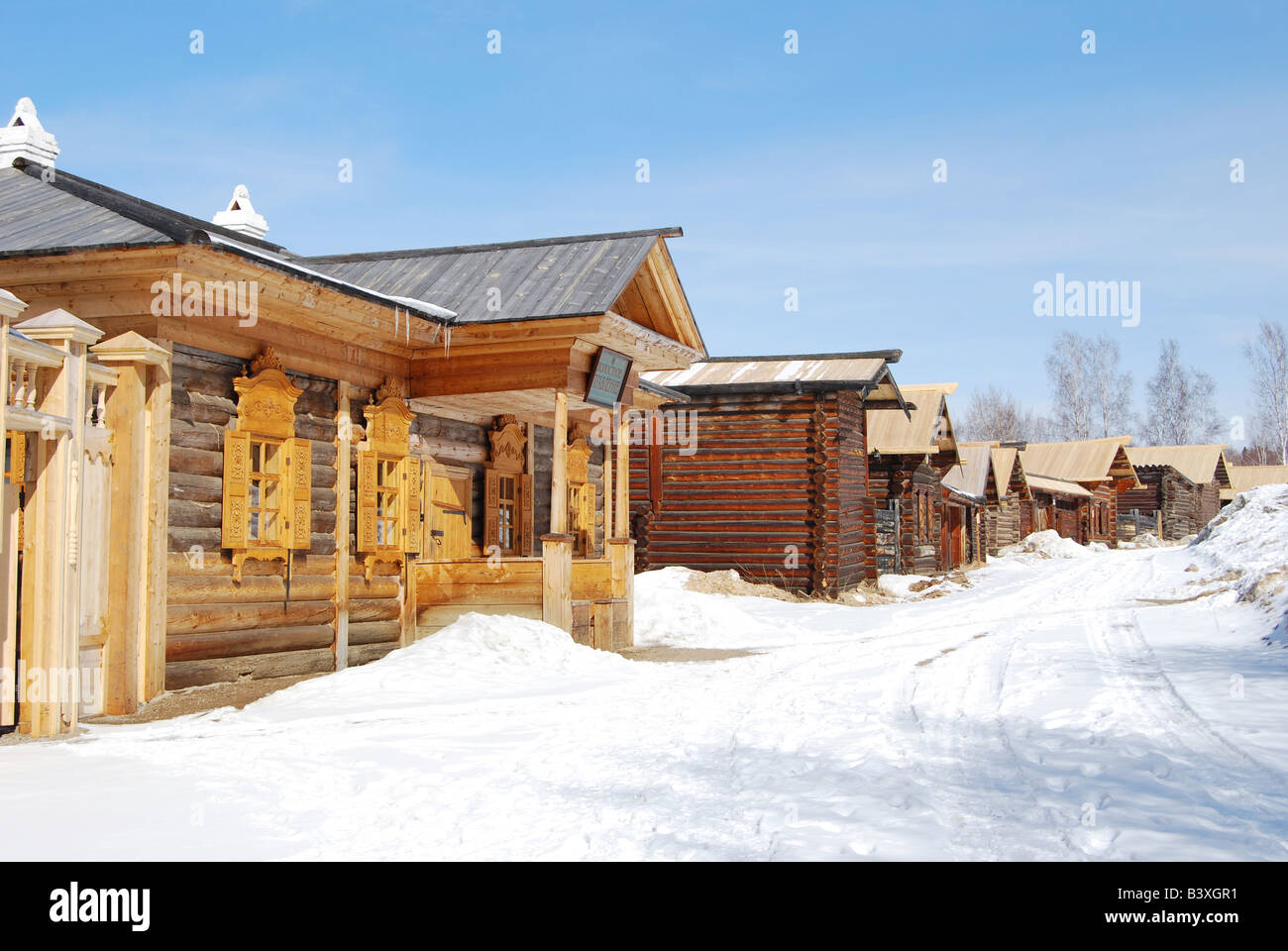 Traditionellen sibirischen Holzhäusern im Taltsy Museum von hölzernen Arcitecture und Ethnographie in der Nähe des Baikalsees Russland Stockfoto