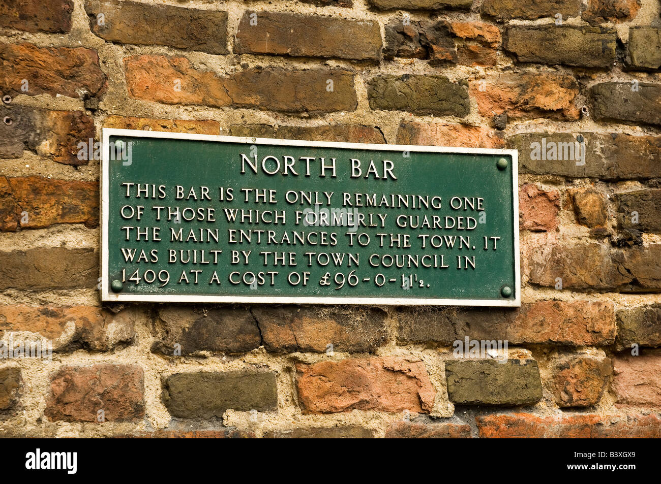 Nahaufnahme der Plakette an der North Bar Beverley East Yorkshire England Großbritannien GB Großbritannien Stockfoto