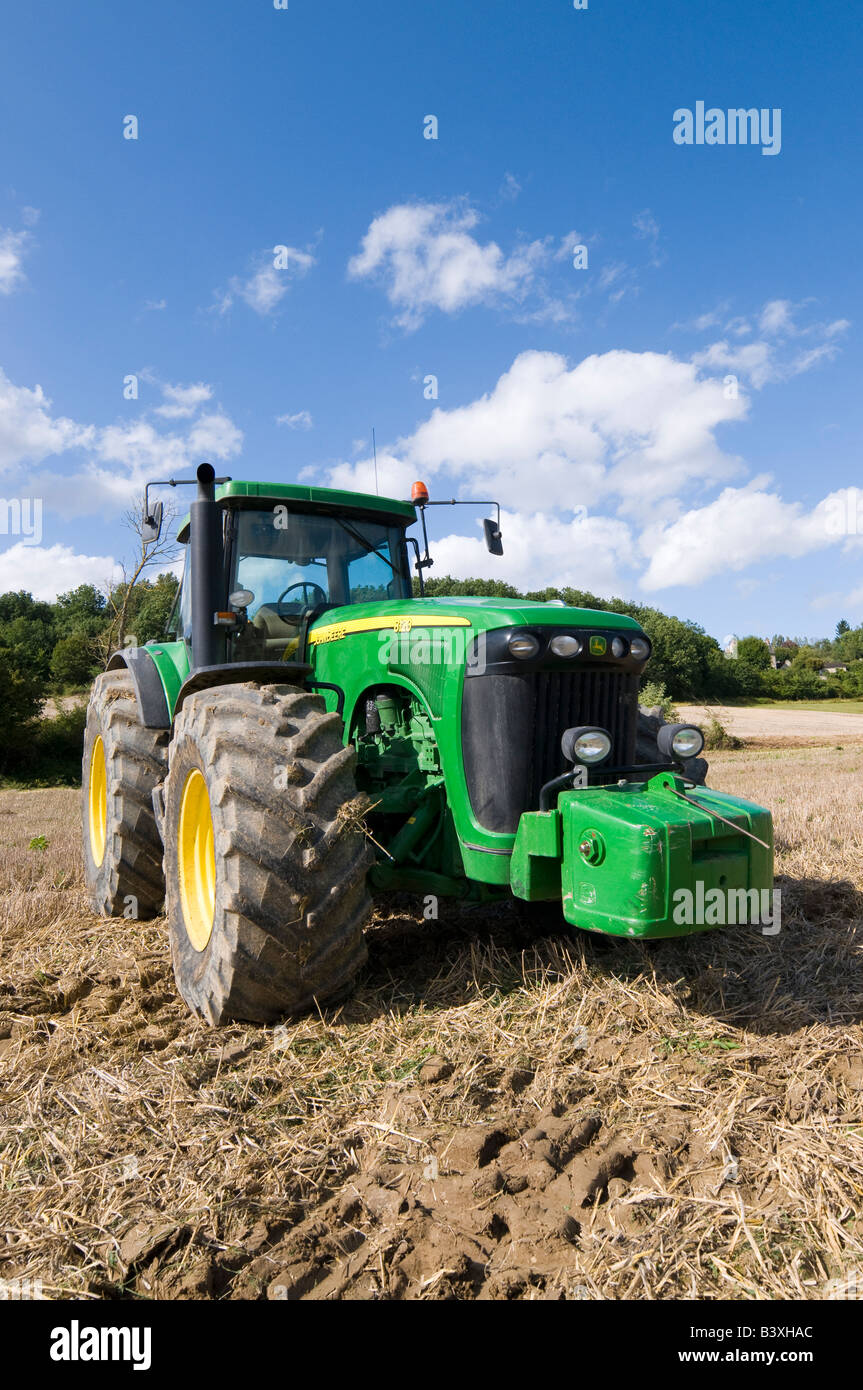 John Deere 8120 Traktor beim Pflügen Spiel, Indre-et-Loire, Frankreich. Stockfoto
