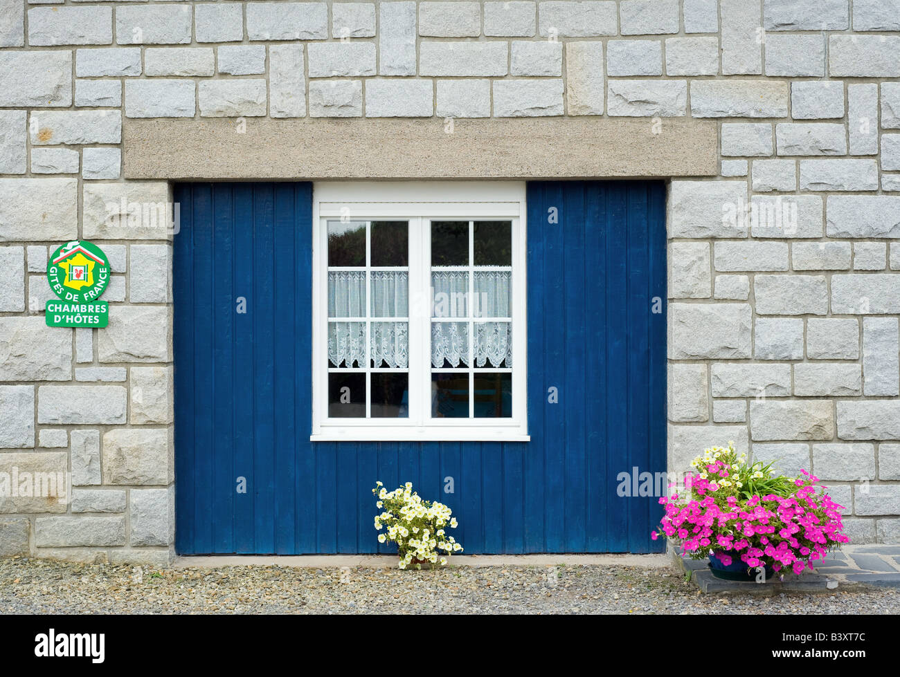 Gites De France Unterzeichnen Chambres D Hotes Zeichen Bed And Breakfast Guest House Fenster Blumen Cherrueix Ille Et Vilaine Bretagne Frankreich Europa Stockfotografie Alamy