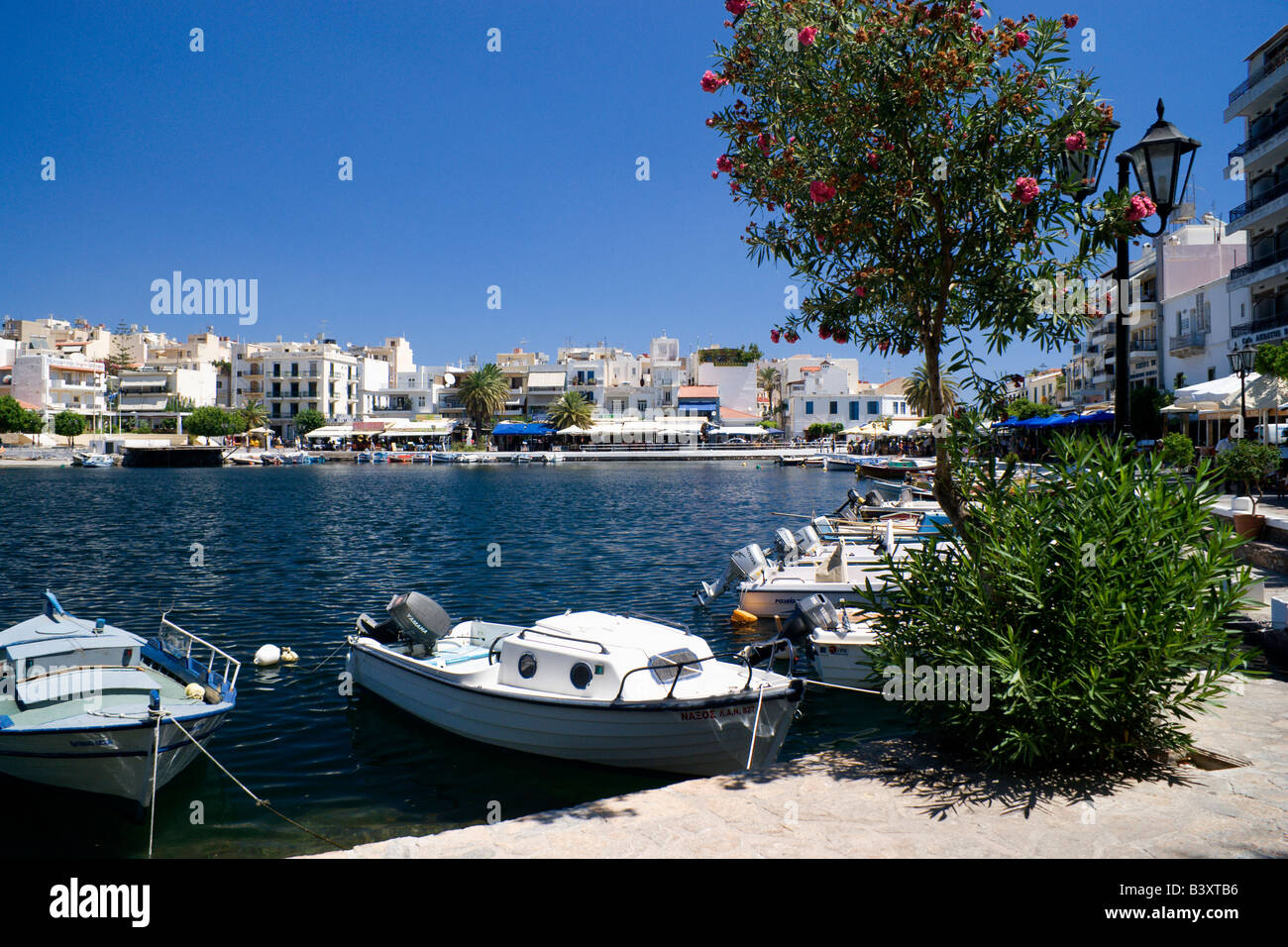 Angelboote/Fischerboote auf See Überlieferung Agios Nikolaos Kreta Griechenland Stockfoto